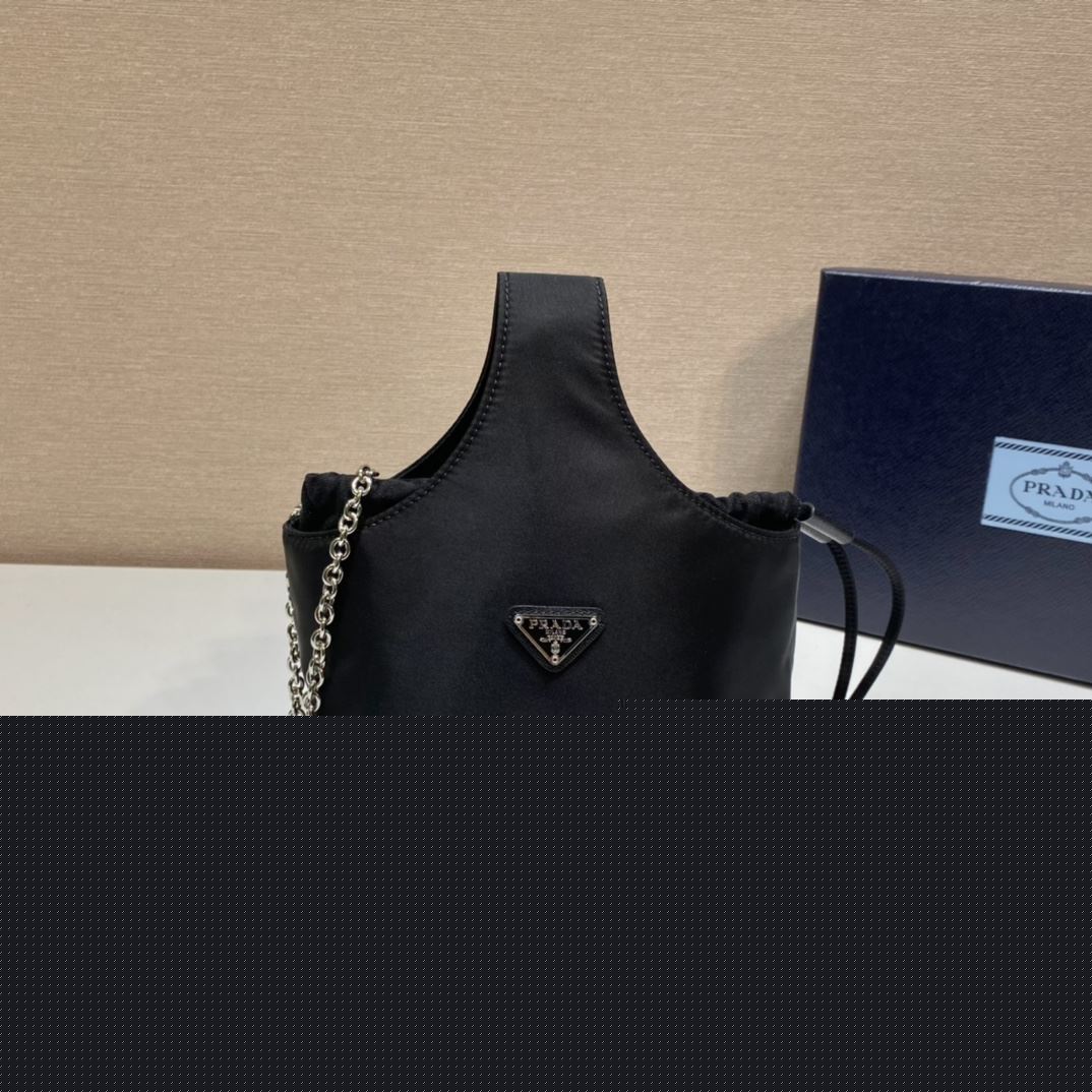 Pra*a top handle bags